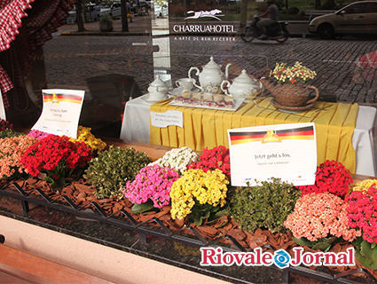 O Hotel Charrua, na esquina das ruas Marechal Floriano e Sete de Setembro