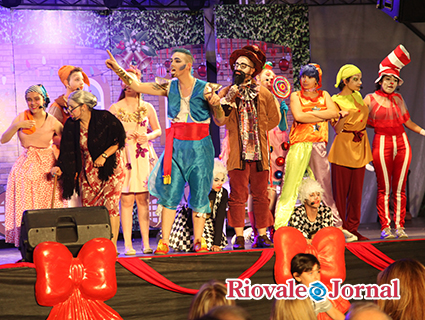 Abertura aconteceu na noite de quinta-feira, na Praça Getúlio Vargas