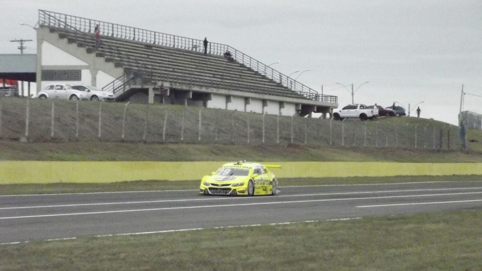 Daniel Serra foi o mais rápido da sexta-feira em Santa Cruz