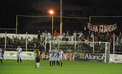 Galo não foi páreo para o Índio no Edmundo Feix