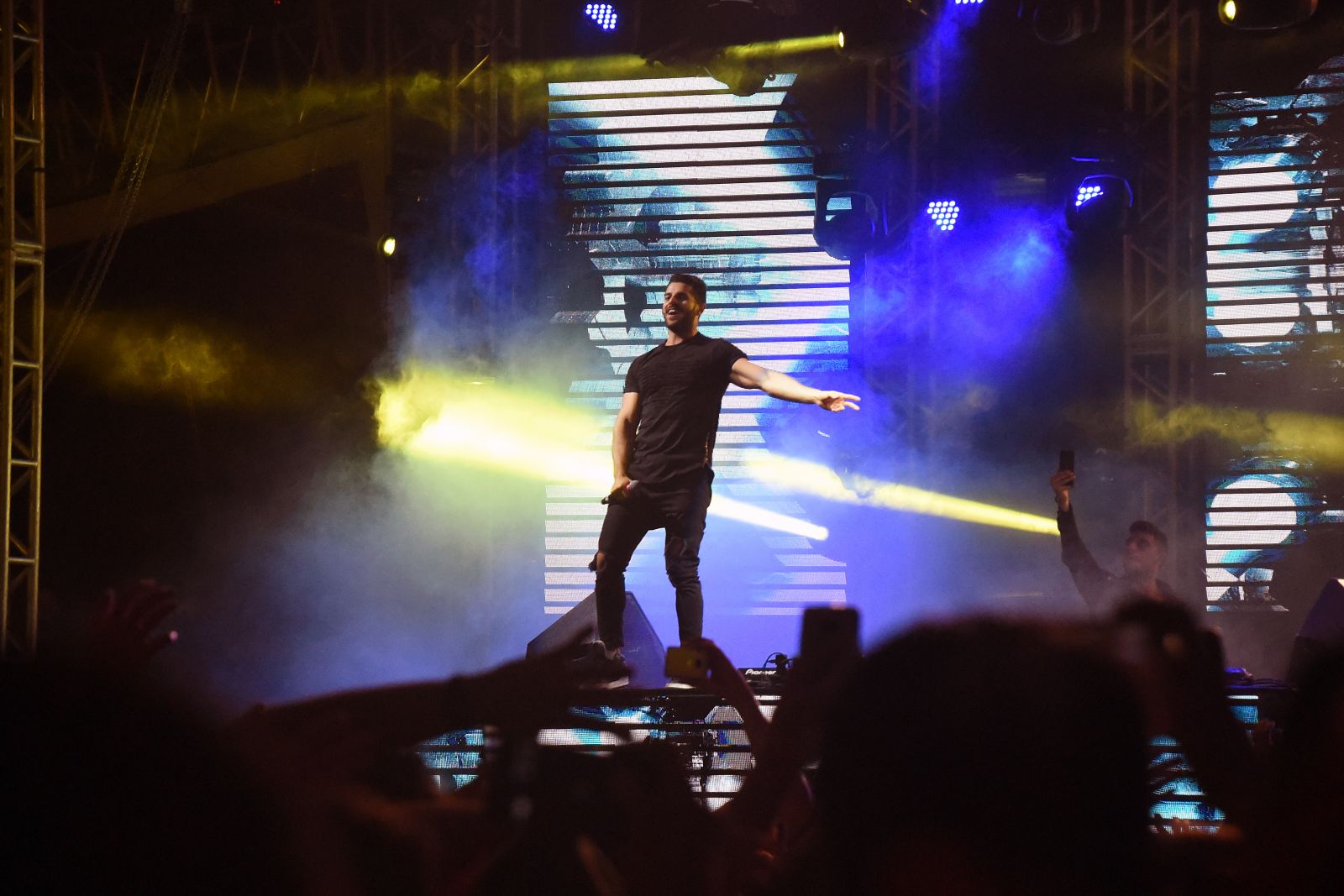 DJ Alok fez o público pular na Arena de Shows