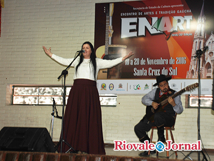 Pela 3ª vez Milena sobe aos palcos da declamação e busca passar para o domingo