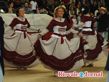 Grupo sorteou a Chimarrita, Meia Canha e Chote de Sete Voltas