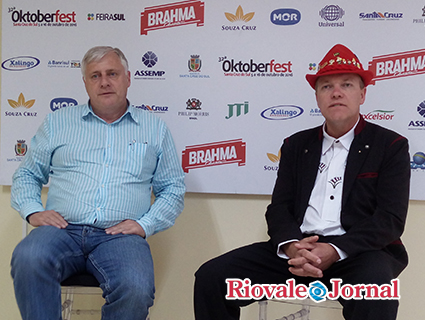 Flávio Bender e Adilson Schuenke durante a coletiva de imprensa que divulgou os números parciais da Festa da Alegria