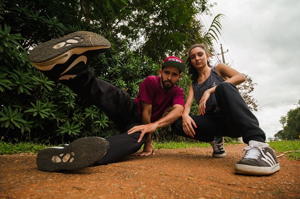 O casal se conheceu em um workshop de dança, os dois bateram o olho um no outro e não se largaram mais