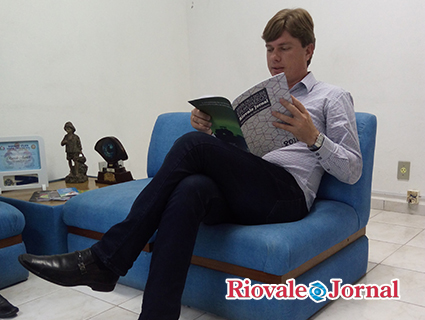Henrique Hermany durante a visita ao Riovale Jornal