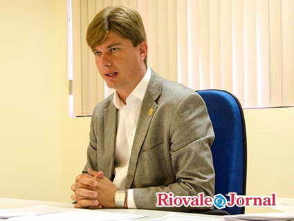 Secretário Henrique Hermany contou sobre o Centro Integrado na visita que fez ao Riovale Jornal