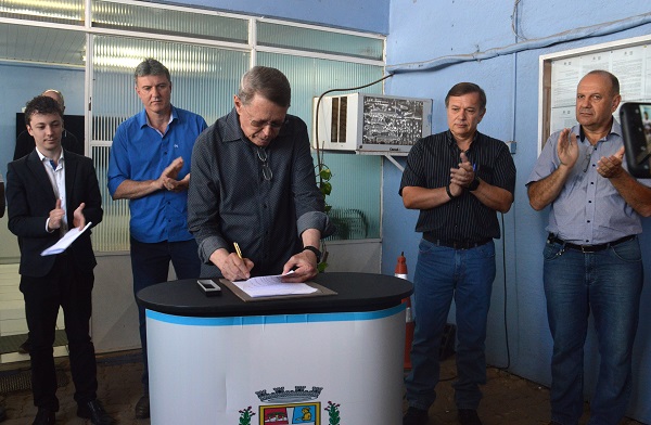 O Prefeito Telmo Kirst assinou a licitação para autorização da compra na manhã desta sexta-feira