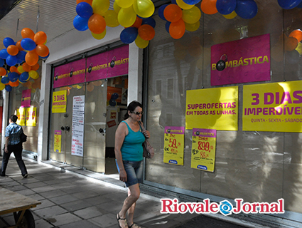 Lojas Colombo está controlando o acesso de clientes, visando um melhor atendimento