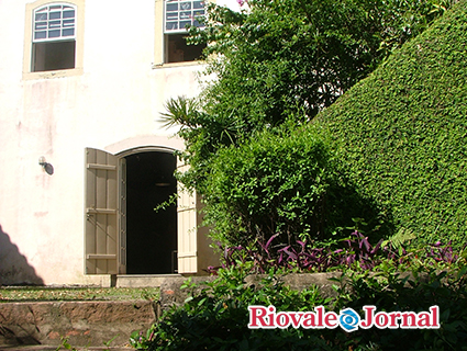 Casarão do século XIX reúne feira coletiva