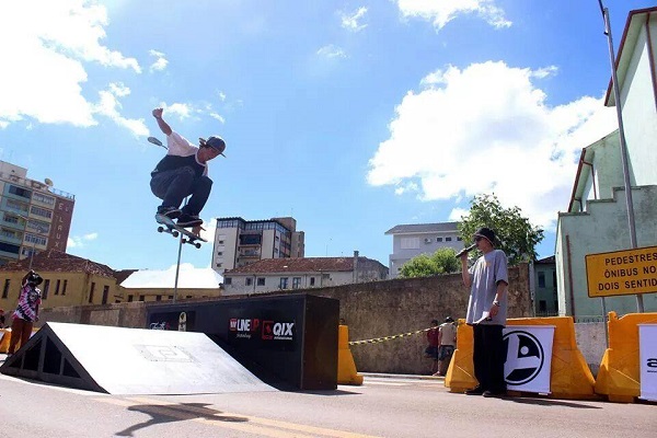 A skatista já ganhou vários campeonatos na região, no Estado e no Brasil