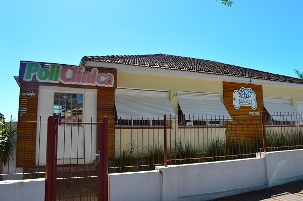 A PoliCl’nica est‡ situada na rua marechal Floriano, 1727