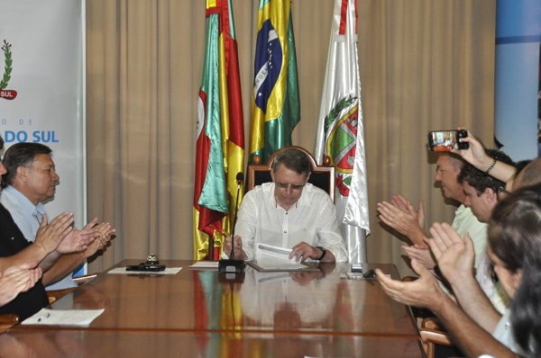 O contrato para aquisição da Unidade Produtora de Paver foi assinado na manhã de ontem no Palacinho 