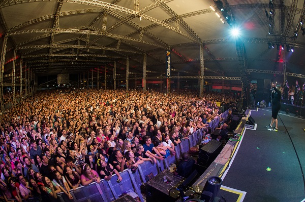 Show de Marília Mendonça e Dilsinho lotou a Arena 