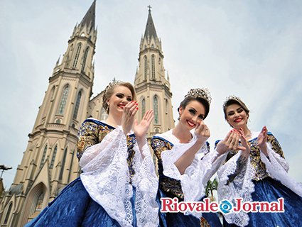 Corte composta por Ana Carolina, Cíntia e Aischa divulgou a Festa nos últimos meses