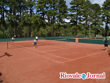 Quadras de tnis receber‹o cobertura