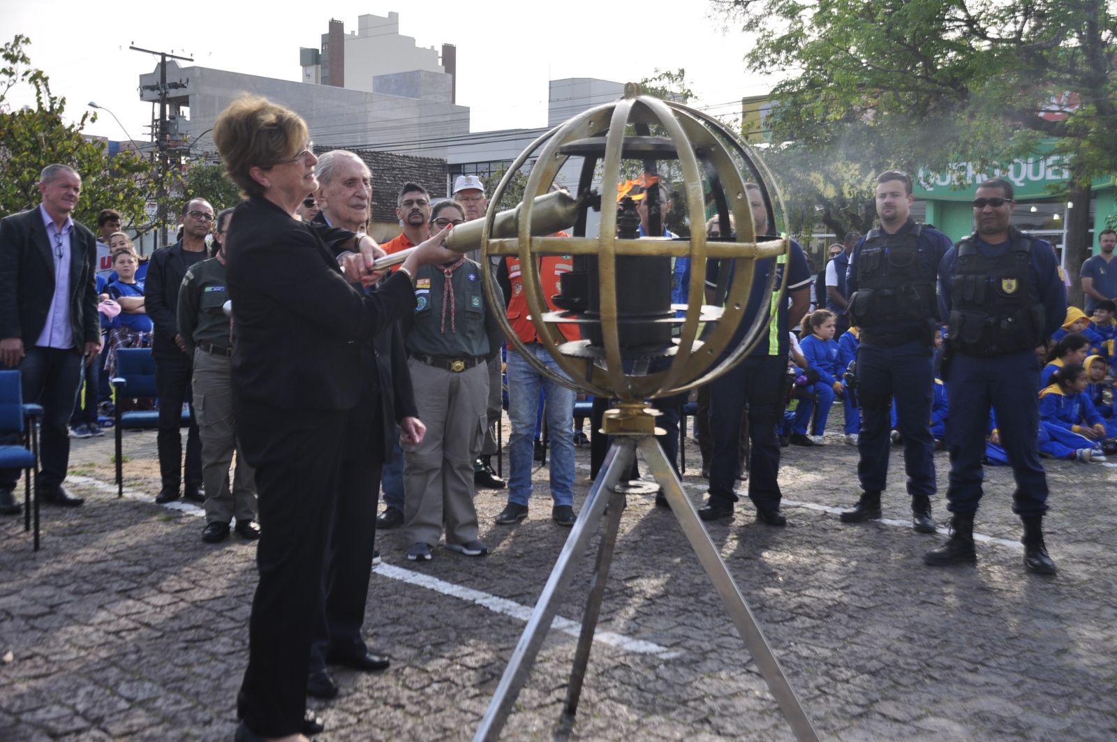 Pira foi acesa pela vice-prefeita, Helena Hermany e pelo Ex-prefeito Arno Frantz