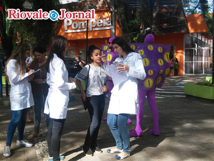 Profissionais estiveram em frente a CDL 