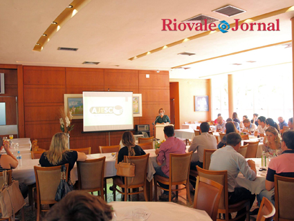 Almoços semanais reúnem empresários locais e sempre trazem um palestrante para falar sobre empreendedorismo