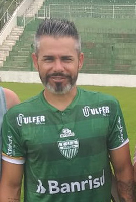 Alexandre vai para 14 anos de clube