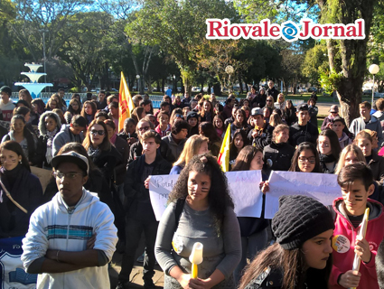 Manifestação iniciou na Praça Getúlio Vargas