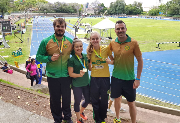 Medalhistas Victor Mateus Maier, Helen Spadari, Jaqueline Weber e técnico Fabiano Peçanha