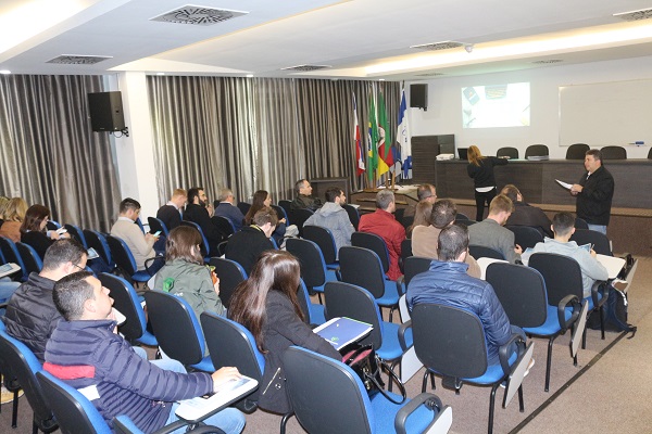 Primeira etapa do curso em vendas do APL de TI reuniu muitas empresas 