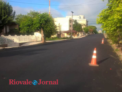  Rua Augusto Spengler começou a ser asfaltada no fim da semana passada. Cerca de 50% da via já recebeu a pavimentação  Rua Augusto Spengler começou a ser asfaltada no fim da semana passada. Cerca de 50% da via já recebeu a pavimentação 