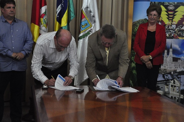 Prefeitura e Conpasul assinaram o contrato e o termo de início das obras