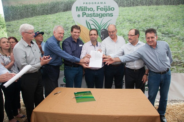 Durante o evento também foi renovado o contrato referente ao Programa Milho, Feijão e Pastagens