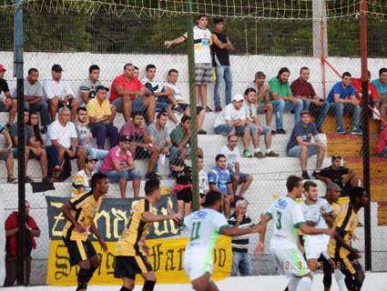 Torcida do São Gabriel compareceu em peso no jogo contra o Avenida: torcedores alviverdes devem fazer o mesmo hoje nos Eucaliptos