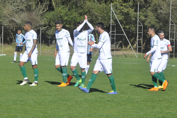 Periquito é líder do seu grupo na Copa Wianey Carlet
