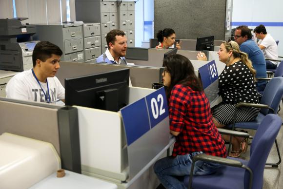 A comunicação prévia ao banco era exigida apenas com um dia útil de antecedência e para valor igual ou acima de R$ 100 mil