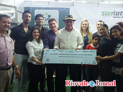 Prefeito Telmo Kirst entregou chegue alusivo a parceria do Banco do Povo desde 2013