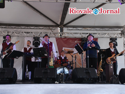Bandas típicas são atrações da Festa