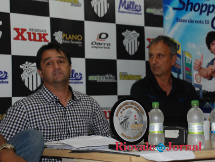 O novo técnico do Galo, Rodrigo Bandeira, e o presidente Sérgio Pilz