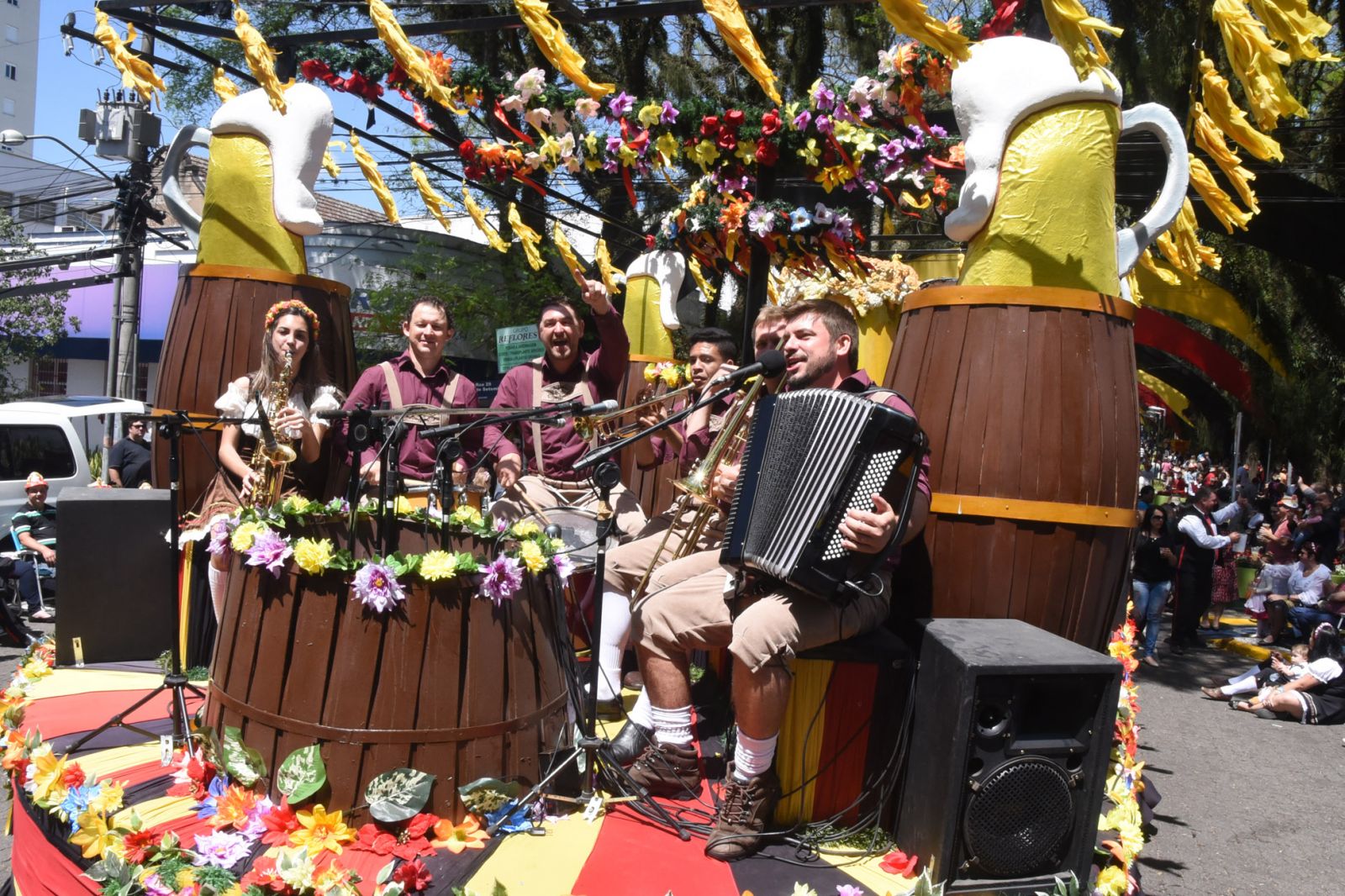Desfile promete atrair grande público neste domingo