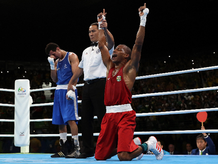 Robson Conceição se impôs diante do francês Sofiane Oumiha