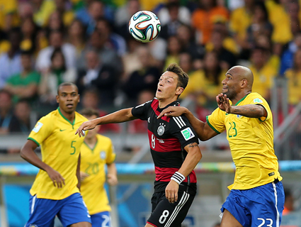 Em 2014, Brasil 1 x 7 Alemanha. Seleções olímpicas dos países decidem o ouro no futebol