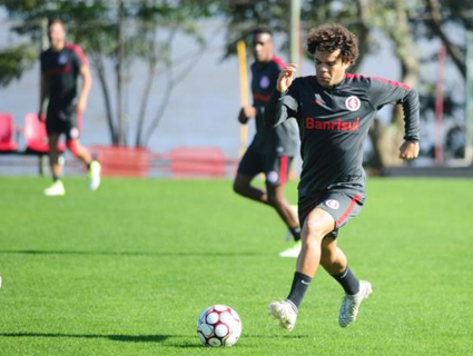 Um dos principais reforços da temporada, Camilo deve jogar pela Primeira Liga