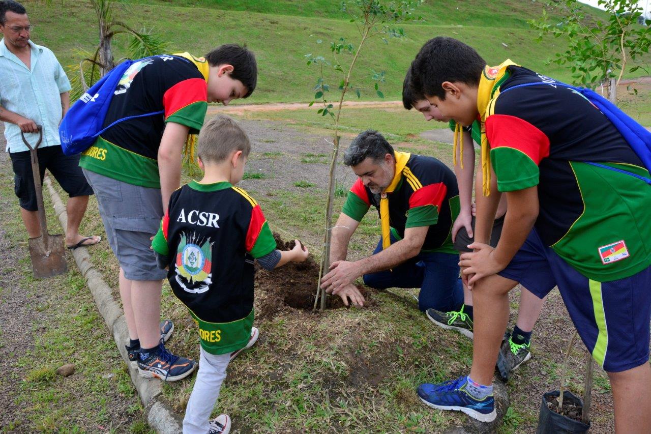 Plantio de Mudas foi realizado pelo Clube dos Desbravadores