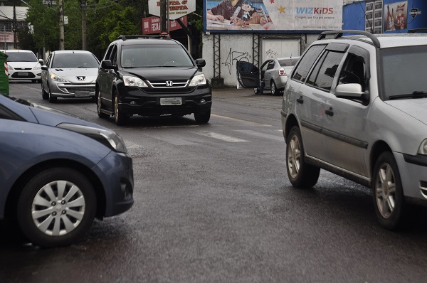 Motoristas que ainda não pagaram o imposto precisam fazê-lo nos próximos dias