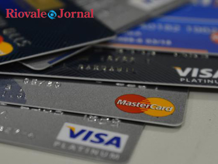 Comércio poderá cobrar preço diferente para quem pagar em cartão, dinheiro ou cheque