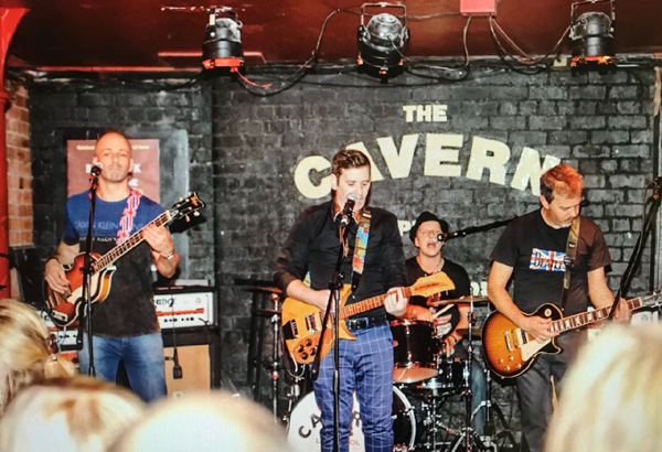 Veco Marques (à direita) participou da International Beatle Week, ao lado de Nelson e Os Besouros