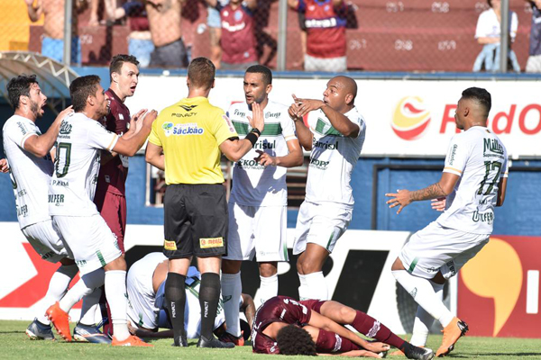 Periquito foi derrotado no domingo, por 1 a 0, no Estádio Centenário