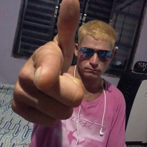 arcelo de 27 anos tem três filhos, uma menina de dez e um casal de gêmeos de 3 anos