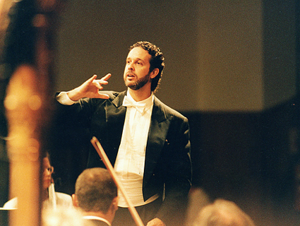 O maestro Cláudio Ribeiro