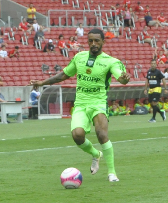 Meia Cleverson jogou no meio da semana