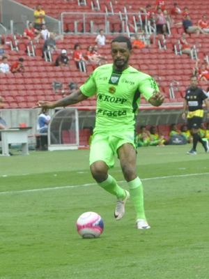 Meia Cleverson voltou para o Avenida