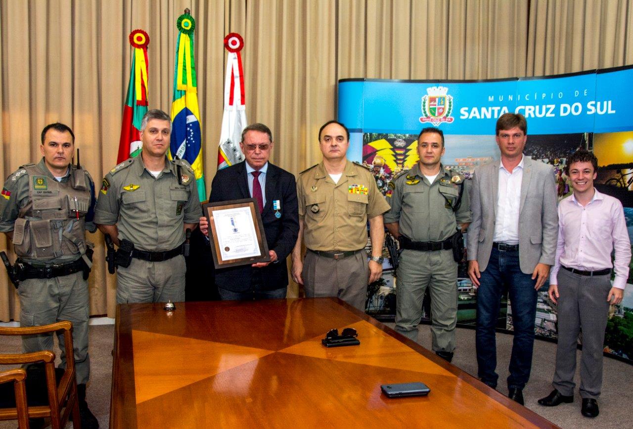 Prefeito Telmo recebeu a condecoração na terça